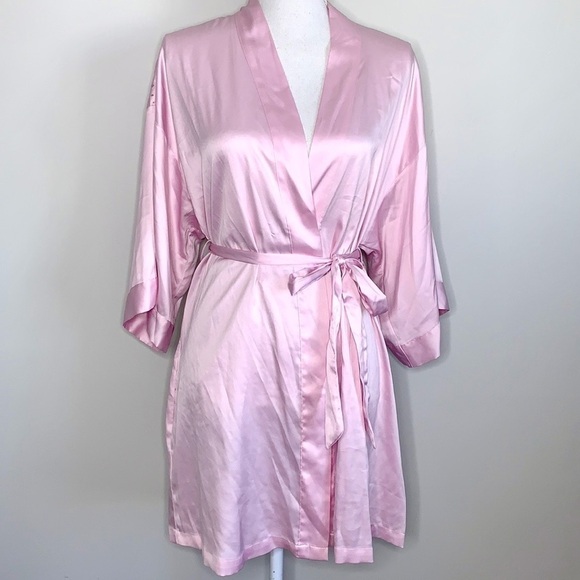 Victoria’s Secret 2018 NYC Fashion Show Robe - Picture 3 of 6